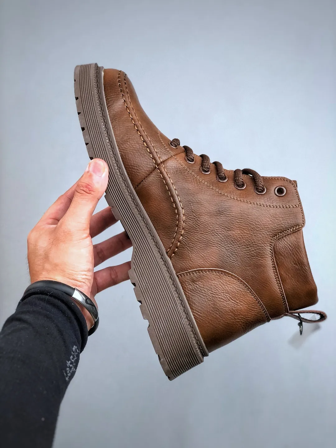 💰480 /Timberland Timberland/Timberland classic model 25ss new high-top, classic re-creation, brand new upgrade, Guangdong factory quality, original box and original packaging, the fabric is made of Italian top frosted cowhide, with anti-odor and anti-corrosion genuine leather latex insoles, giving you a perfect wearing experience. High-quality and durable, a must-have for sportsmen. Specializes in not looking handsome. High-quality, first-class foot feel. Exclusive supply. Item number: TB23066 Size: 38-44